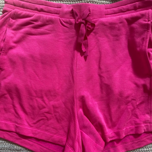 Lou and Grey Signature Soft Shorts - Picture 2 of 4